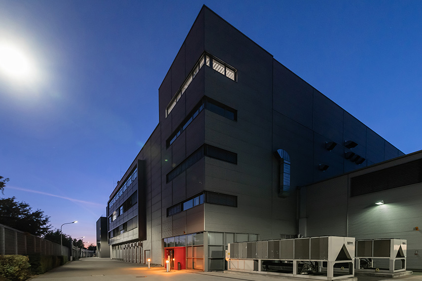 Telehouse-Rechenzentrum Frankfurt am Main bei Nacht